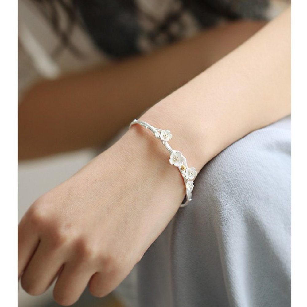 NEW 925 Sterling Silver Flower Cuff Bangle - Picture 2 of 5